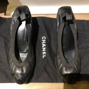 Vintage Chanel CC leather cap-toe pumps
